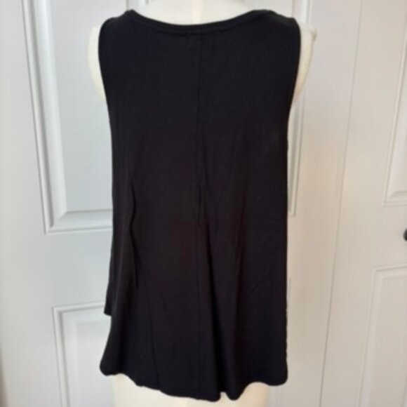 Old Navy high neck swing tank top in black with creamy gold palm leaf print - Picture 3 of 7